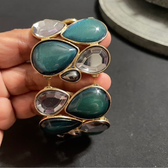 NY & Company Statement Bracelet - Gold Tone Teardrop Gems Green & Clear
Stretch - Picture 7 of 8